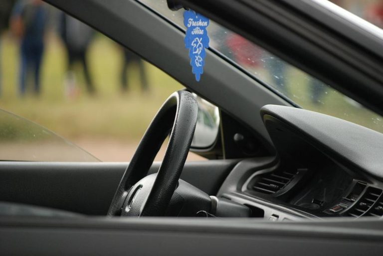 Kto profesjonalnie wypożyczy nam samochód?