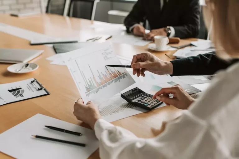 Kontrola czasu pracy w różnych branżach – elastyczne zastosowania rcm control